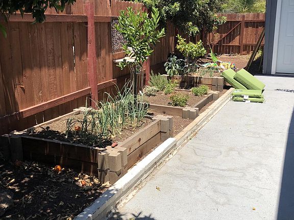 4th image of 9505 Gregory St