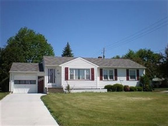 2nd image of 662 Forsythe Ave