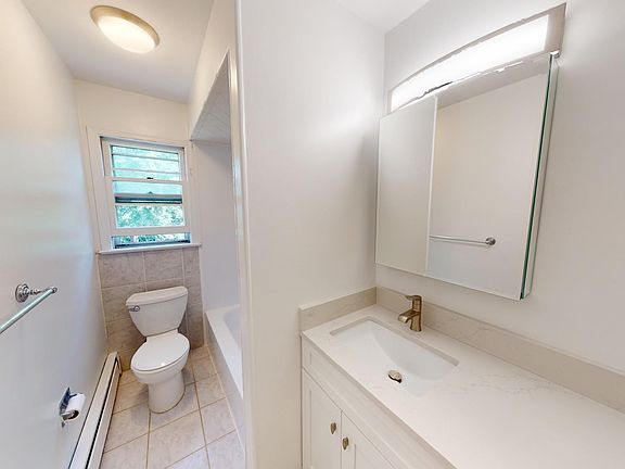 3rd image of 8 Lincoln St #B