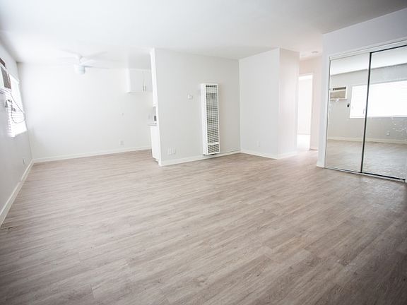 3rd image of 14626 Blythe St APT 6
