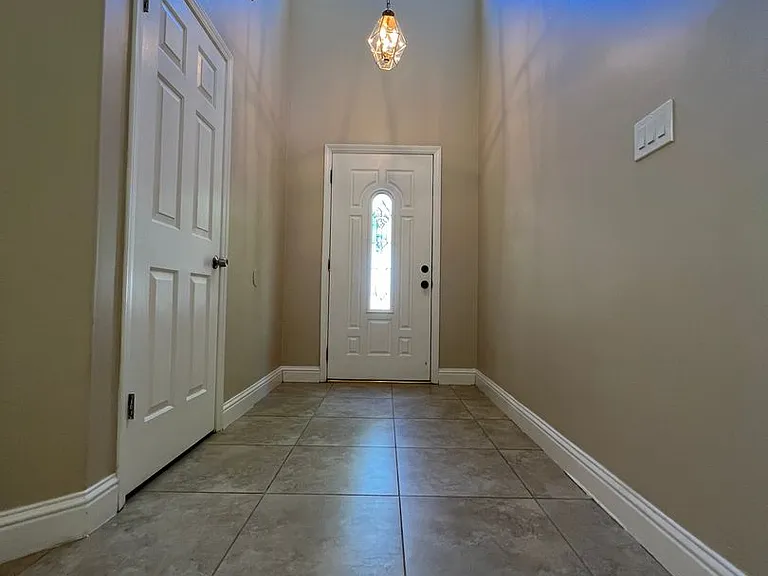 5504 Pine Canyon Dr — Photo 2