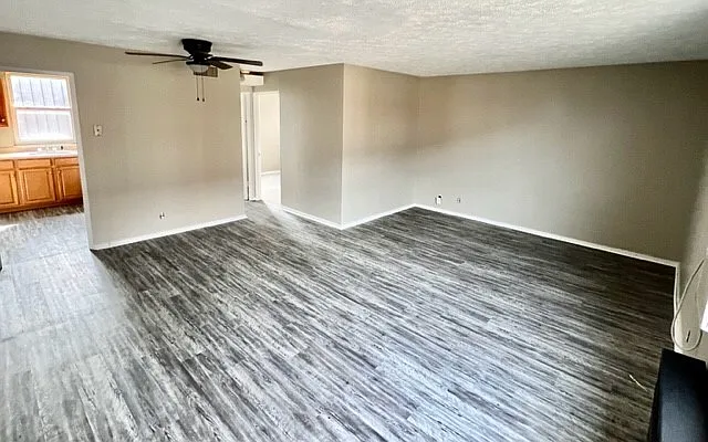 Building Photo - 4809 N Knoxville Ave #2B