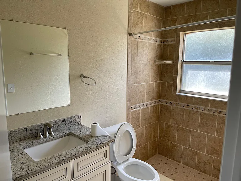 4001 Sandpointe Dr — Photo 8