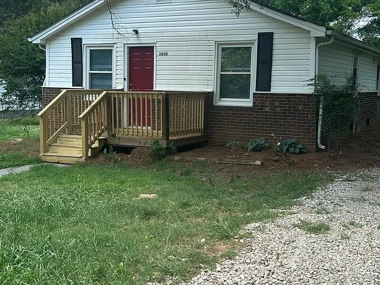 1610 Warren Cir — Photo 1