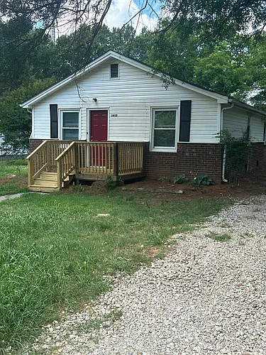 1610 Warren Cir Photo 1