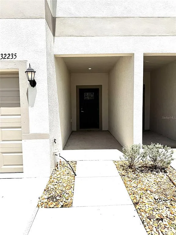 3 bed, 2.5 bath, 1634 sqft, $2,050 — Photo 3