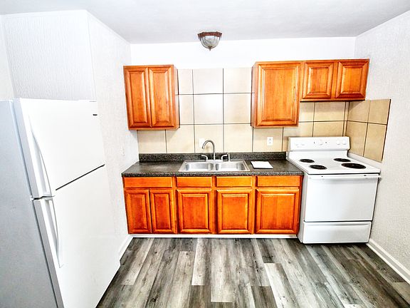 5th image of 824 Cook Ave #1