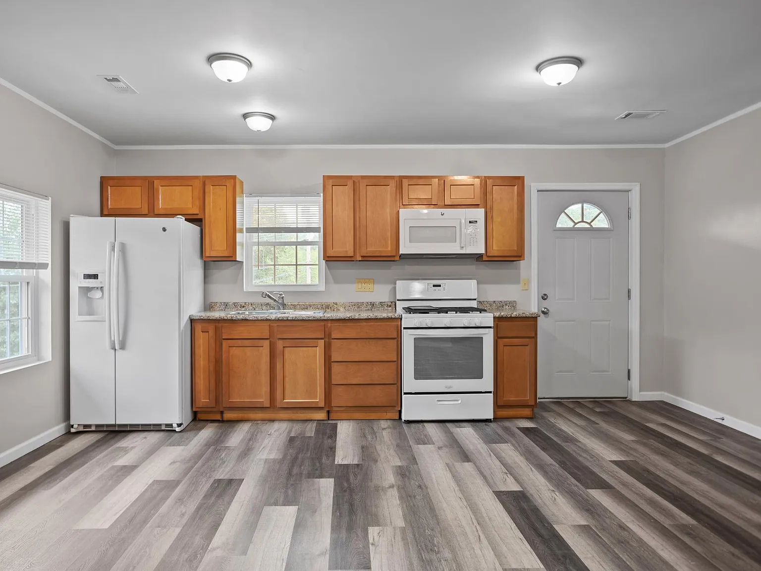 2 bed, 800 sqft, $1,100 — Photo 2