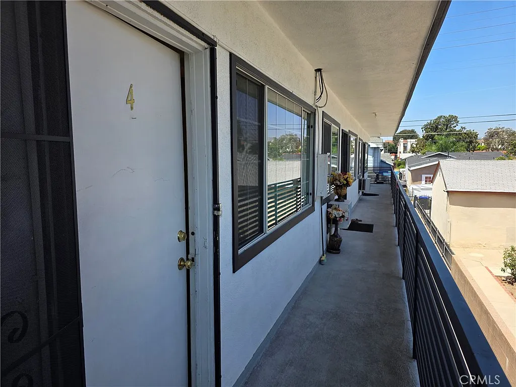 2 bed, 950 sqft, $2,500 — Photo 3
