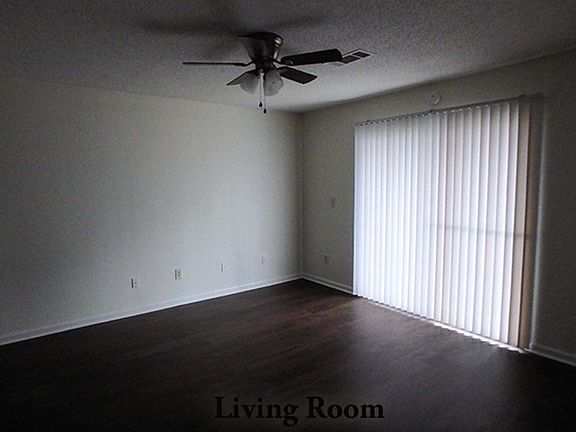 3rd image of 430 Oriole Dr APT Q3