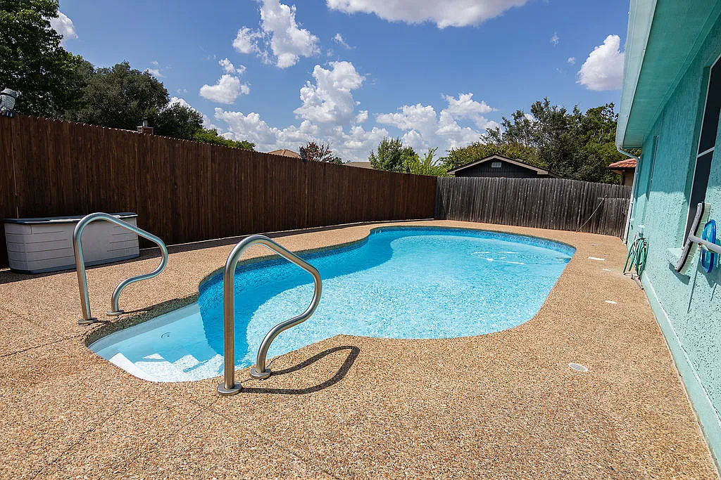 3 bed, 1122 sqft, $2,900 — Photo 2