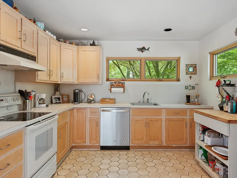 43 Highlands Dr — Photo 4
