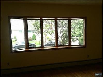 3rd image of 322 Roosevelt Ave