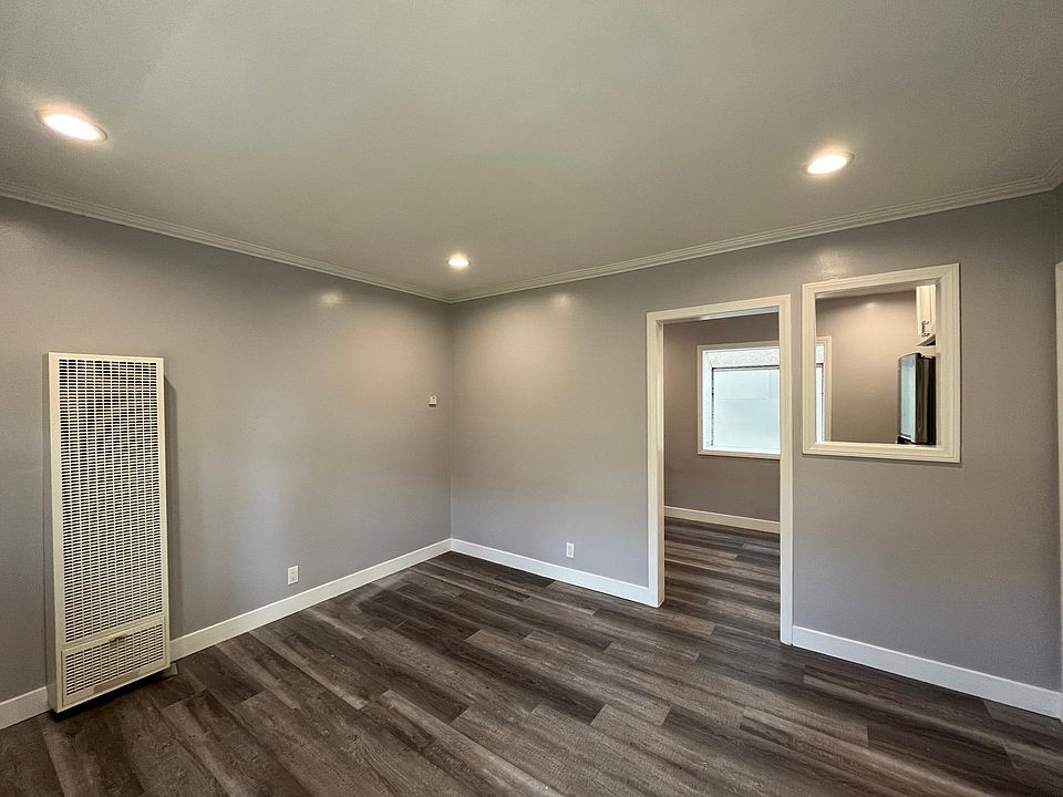 1st image of 105 Roswell Ave #6