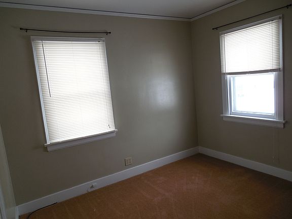 3rd image of 1420 W Margaret Ave