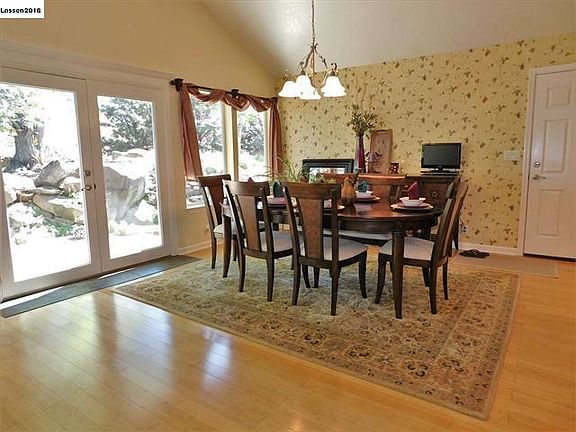 5th image of 705-700 Travis Ln