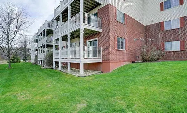 2 bed, 1000 sqft, $2,050 — Photo 1