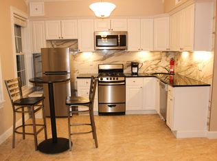 17 Cleveland Pl #202, Boston, MA 02113