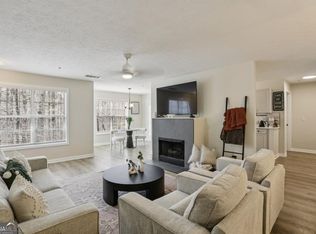 322 Streamside Dr, Roswell, GA 30076
