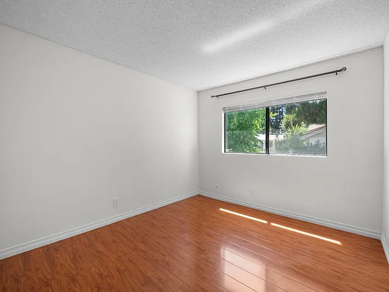 7100 Balboa Blvd #803 — Photo 29