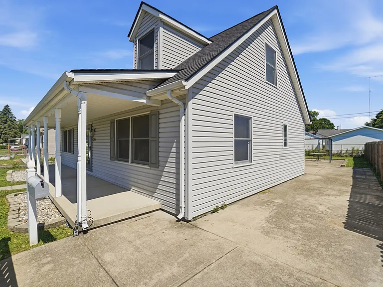245 Fitchland Dr — Photo 2