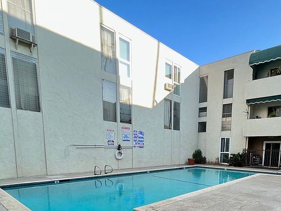 3rd image of 6210 Reseda Blvd APT 311