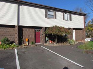 11 Village Pl, Hatboro, PA 19040