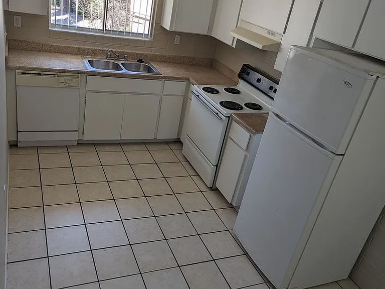 Villa Del Rey Apartment Homes — Photo 35