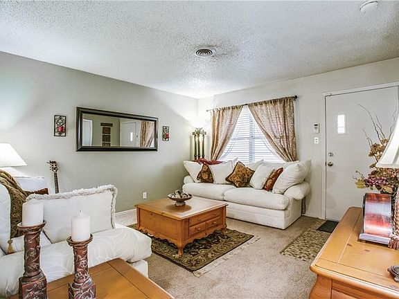 4th image of 701 W Mills Dr