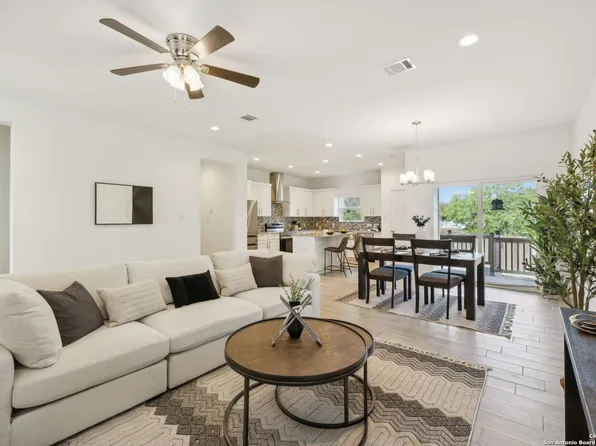 1223 EL PEDREGAL DR, San Antonio, TX 78224