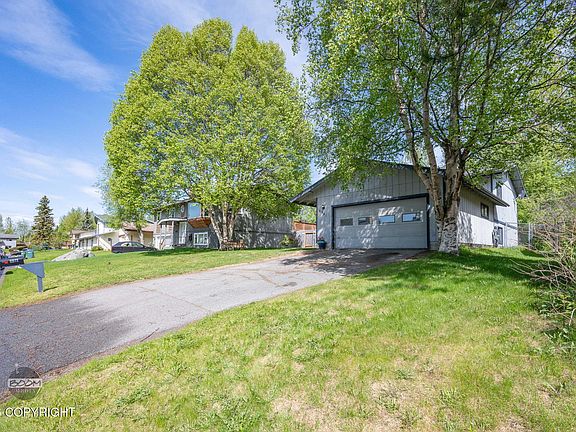 3rd image of 6941 Viburnum Dr