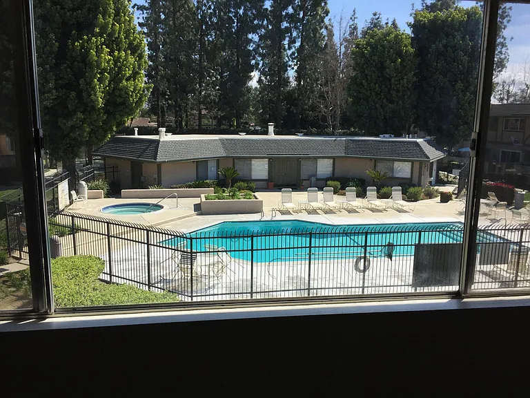 W Francis St — Photo 1