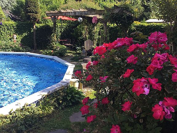 Above grnd solar heated pool