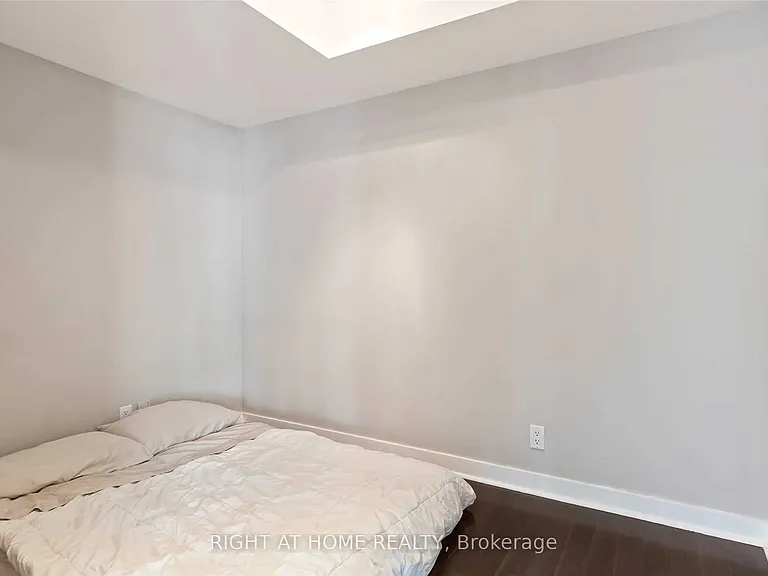 381 Front St W #2911 — Photo 14