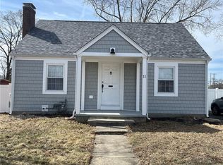 11 Macarthur Dr, Warwick, RI 02889