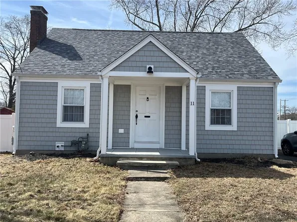 11 Macarthur Dr, Warwick, RI 02889