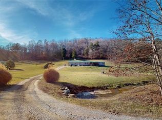 2082 Sugar Camp Rd, Mineral Wells, WV 26150