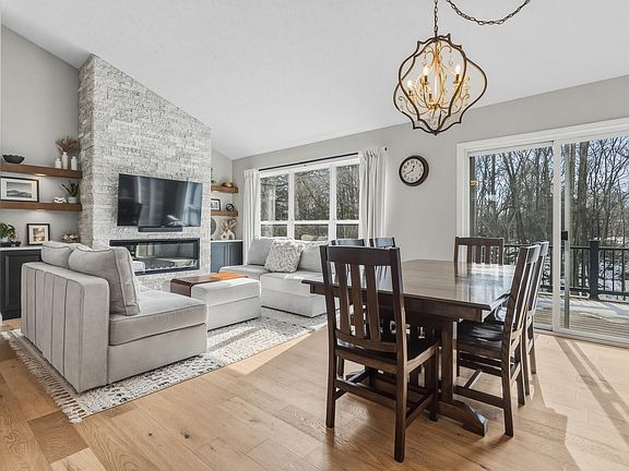 3rd image of 2903 Valley Glenn Cir