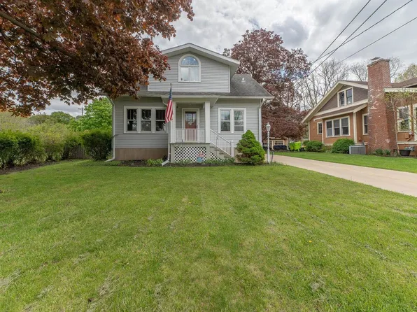 197 W Geneva Street, Williams Bay, WI 53191