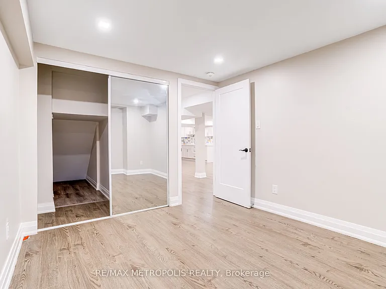 33 Tweedie Cres #BASEMENT — Photo 13