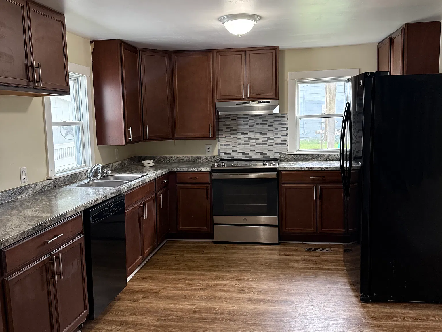 3 bed, 1816 sqft, $1,800 — Photo 3