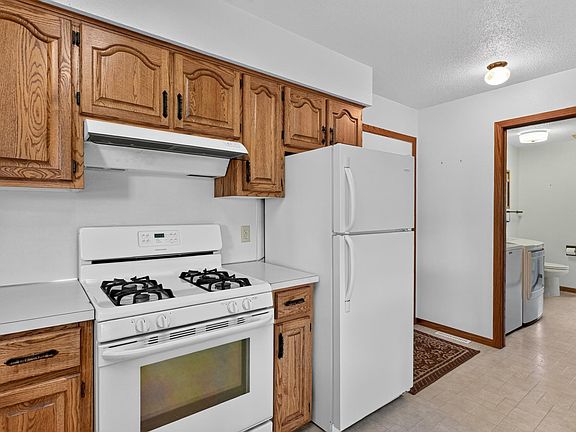 3rd image of 302 W Queen St