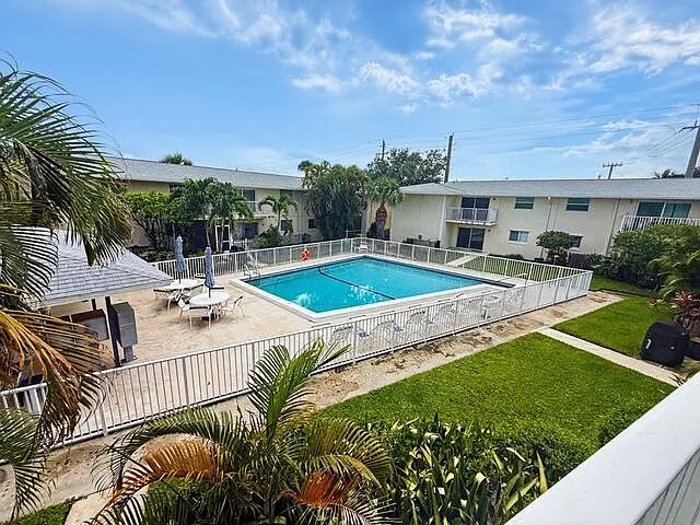 2 bed, 1.0 bath, 850 sqft, $2,100 — Photo 3