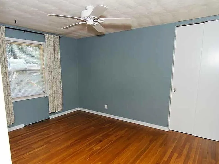 1809 E Lincoln St — Photo 10