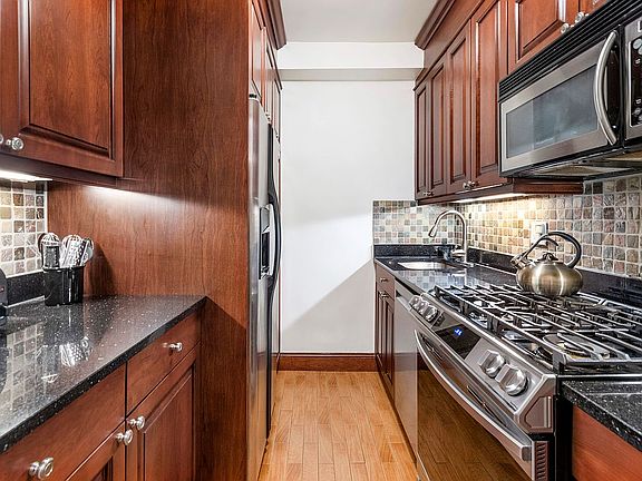 4th image of 200 E 57th St APT 6-E