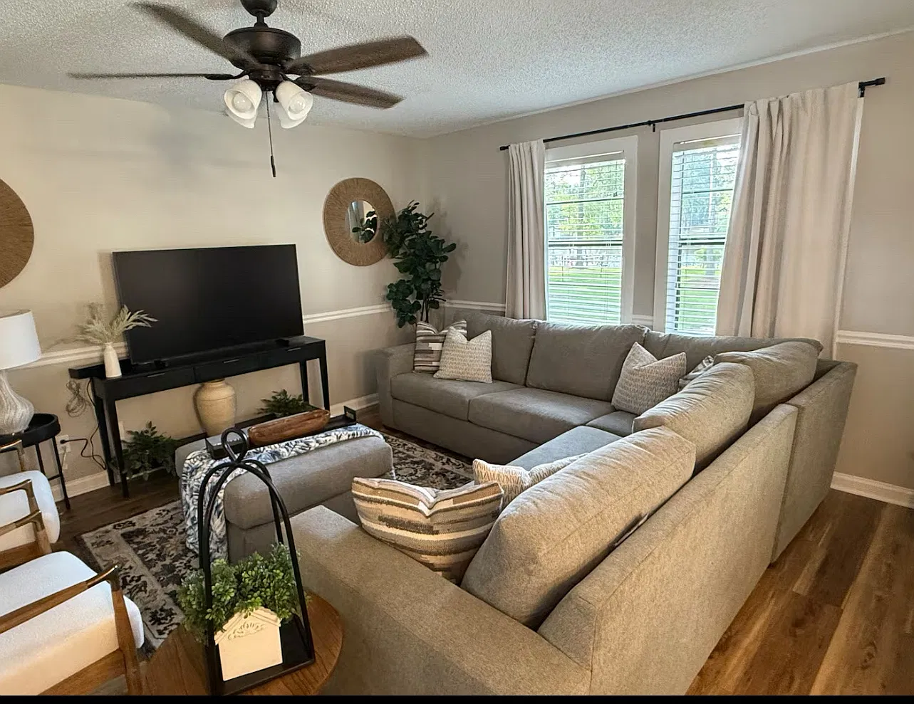 3 bed, 1100 sqft, $2,300 — Photo 3