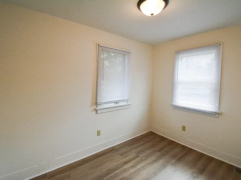 1909 5th St SW — Photo 9