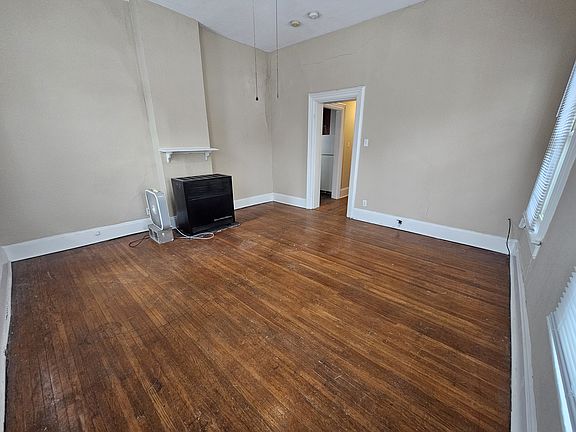 5th image of 2498 East Ave #A
