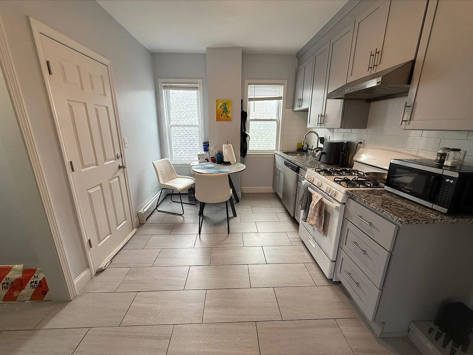 3 bed, 1200 sqft, $3,150 — Photo 2