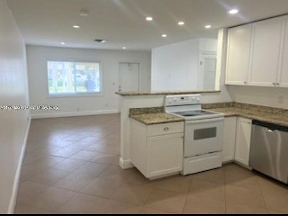 4th image of 323 Northlake Dr #323